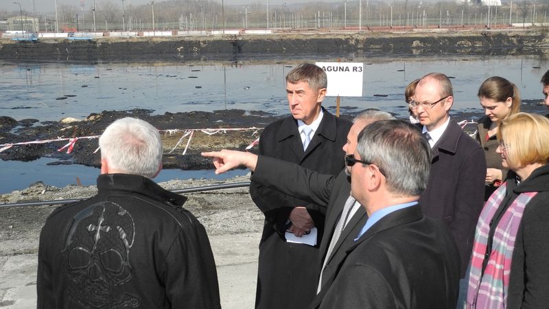 Andrej Babiš (ANO) si při návštěvě Ostravy prohlédl i laguny určené k sanaci.