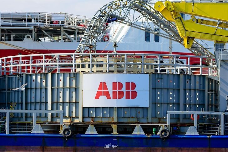 ABB poskytuje technologie pro energetiku a robotizaci
