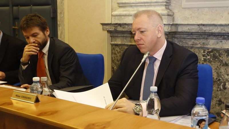 Ministr spravedlnosti Robert Pelikán (vlevo) a ministr vnitra Milan Chovanec 