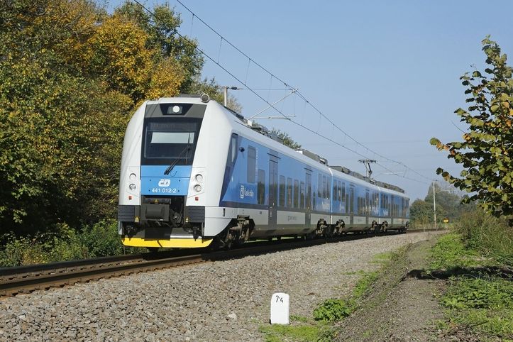 Nové nízkopodlažní jednotky RegioPanter vozí cestující v Pardubickém, Královéhradeckém, Jihočeském, Ústeckém, Olomouckém a Jihomoravském kraji. Výrobcem je Škoda Vagonka.
