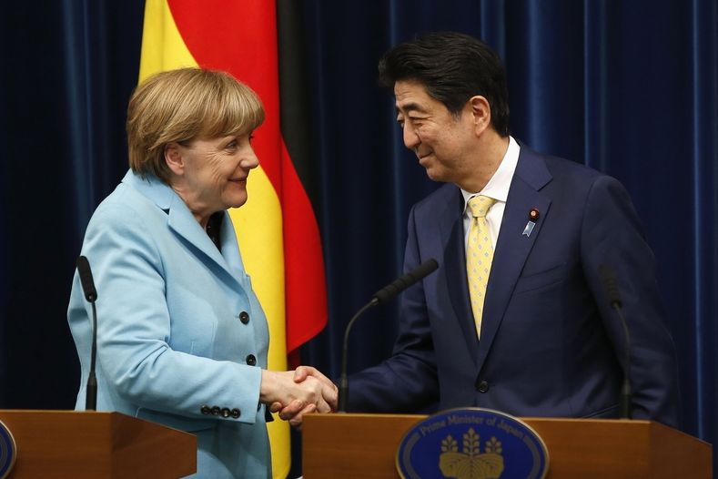 Německá kancléřka Angela Merkelová a japonský premiér Šinzó abe 