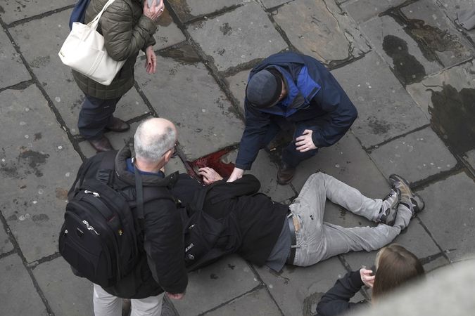 Zraněný muž na Westminsterském mostě 