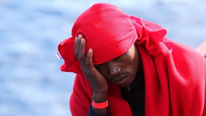 Migrant, který byl zachráněn ve Středozemním moři nedaleko Libye.