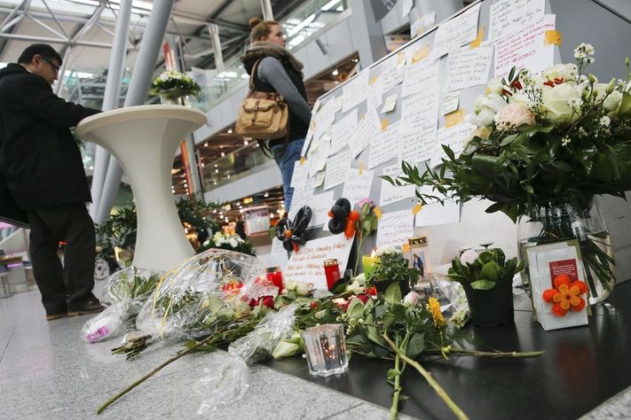 Kondolence a květiny na letišti v Düsseldorfu