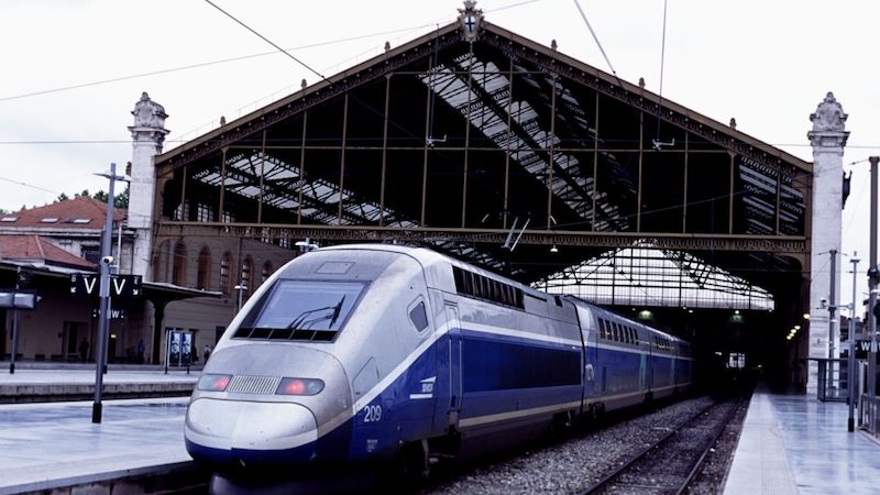 Vlak TGV na trase Marseille-Paříž