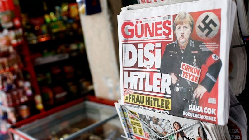 Titulní strana deníku Güneş s německou kancléřkou Angelou Merkelovou