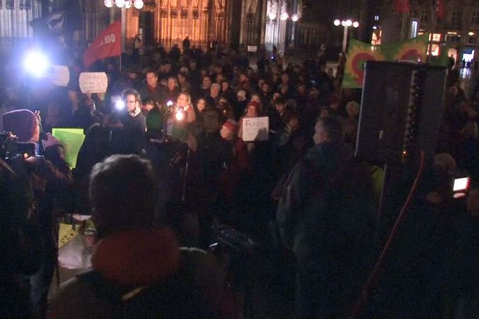 BEZ KOMENTÁŘE: V Kolíně nad Rýnem se demonstrovalo za lepší ochranu žen