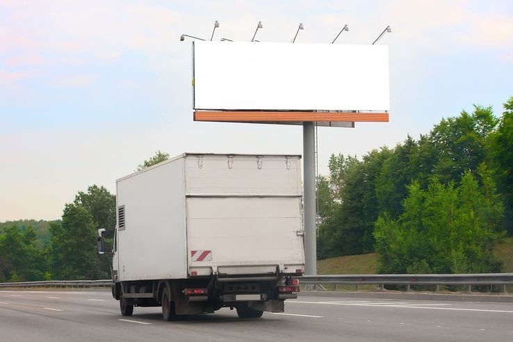 Proti tomu, aby se pětiletá lhůta pro odstranění billboardů u dálnic a jedniček prodloužila, jsou jednoznačně ministerstva dopravy i vnitra.