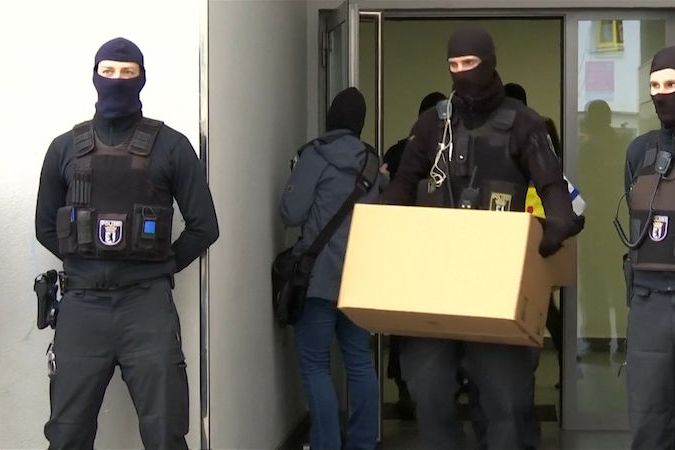 BEZ KOMENTÁŘE: Německá policie provádí razii u mešity a na dalších místech v Berlíně