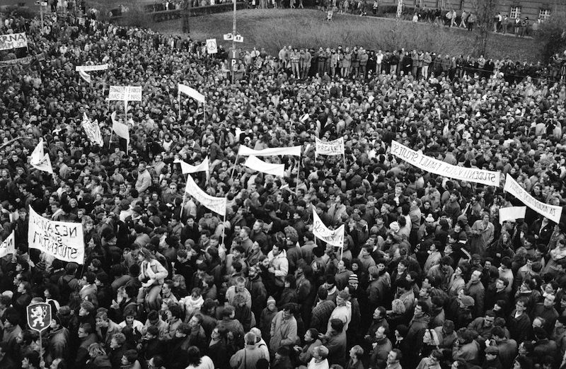 Demonstrace na pražském Albertově - 17. listopad 1989
