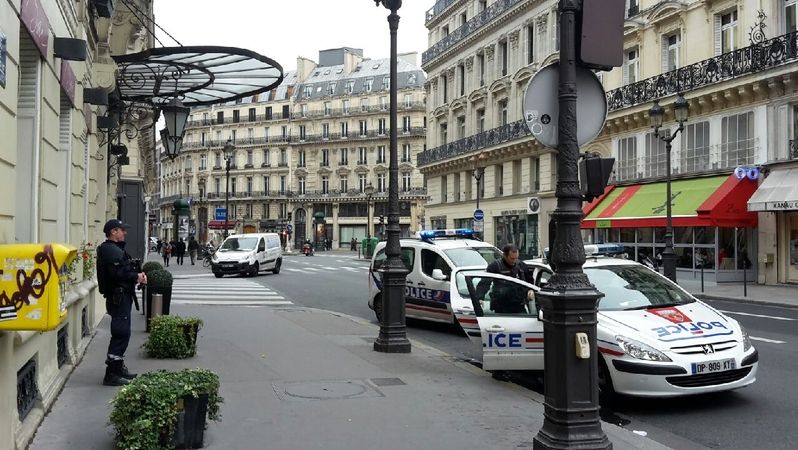 Policisté v pařížských ulicích