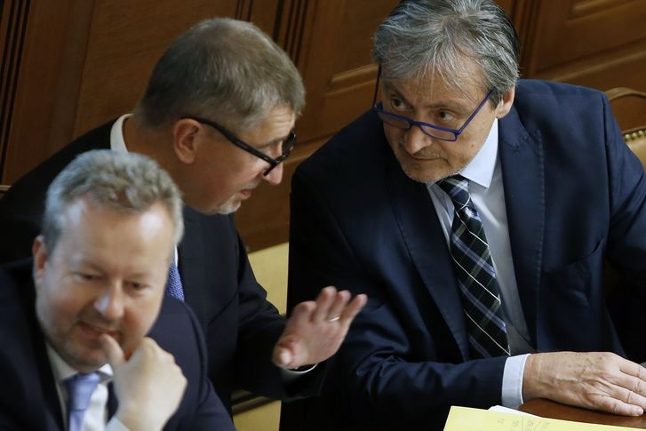 Zleva Richard Brabec, Andrej Babiš, Martin Stropnický  na schůzi Sněmovny v pátek 1. června 2018