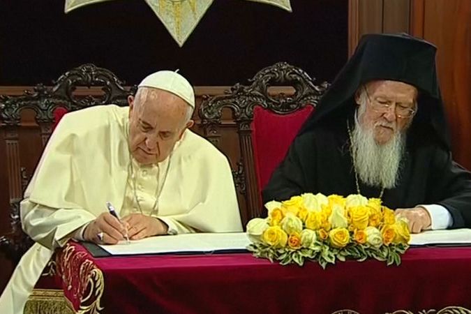 BEZ KOMENTÁŘE: Papež s patriarchou Bartolomějem podepsali výzvu ke sblížení s muslimy