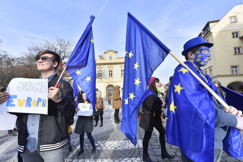 Prahou prošel v sobotu odpoledne pochod pro Evropu (March for Europe), který připomenul založení Evropské unie.