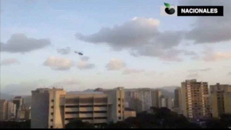Z helikoptéry mířilo na budovu nejvyššího soudu v Caracasu 15 střel a čtyři granáty.