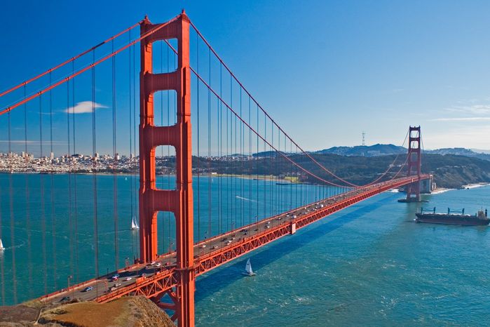 Most Golden Gate je symbolem Spojených států. Každý den po něm přejede více než 100 tisíc aut.
