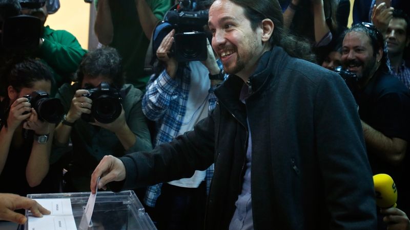 Předseda strany Podemos Pablo Iglesias volil v Madridu