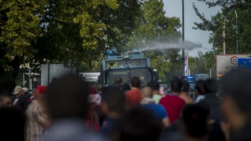 Vodní dělo maďarské policie