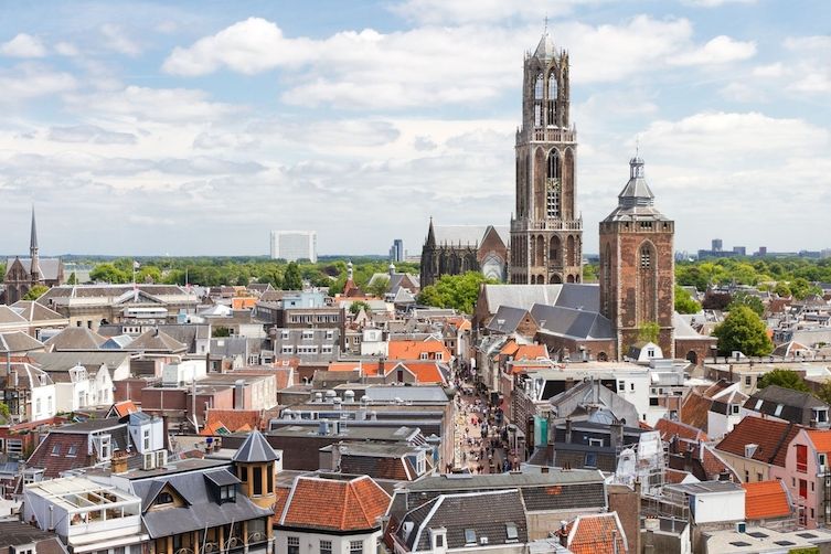 Jednou z dominant Utrechtu je gotická věž Domtoren.