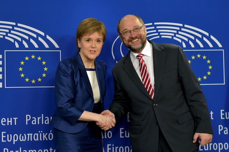 Skotská premiérka Nicola Sturgeonová s předsedou Evropského parlamentu Martinem Schulzem v Bruselu