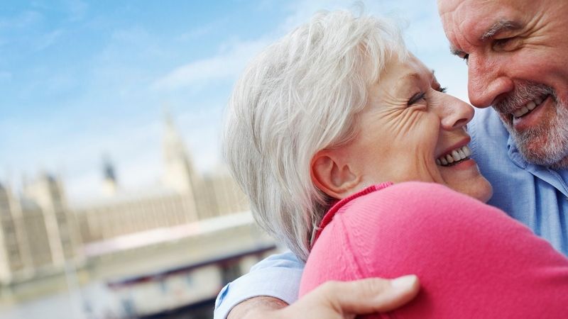 Věk ani menopauza nemusejí znamenat ztrátu sexuálních emocí, aktivity a tužeb.
