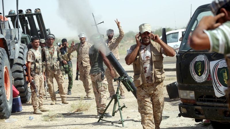 Šíitští bojovníci u irácké Fallúdže