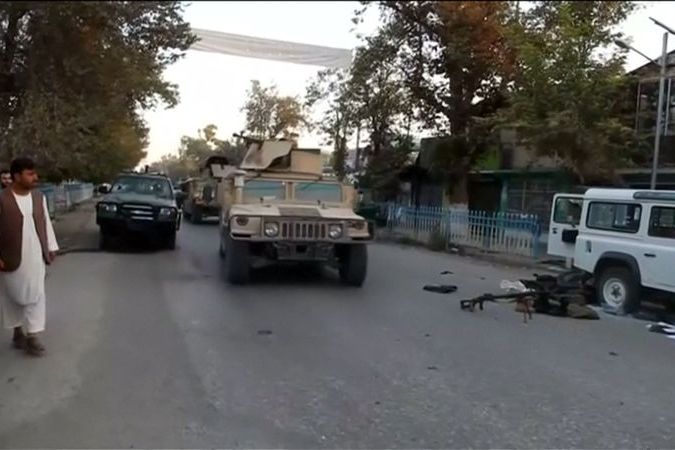 BEZ KOMENTÁŘE: Afghánská armáda útočí na Tálibán v Kunduzu
