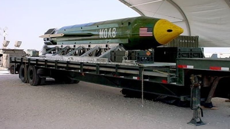 Bomba s označením GBU-43/B, která se také nazývá MOAB, což je zkratka slov Massive Ordnance Air Blast (Vzdušná střela masivní výzbroje), ale alternativně se vykládá jako Mother Of All Bombs (Matka všech bomb)