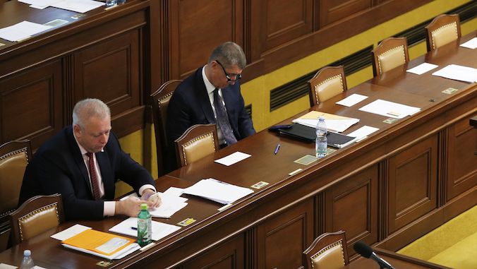 Ministři vnitra Milan Chovanec a financí Andrej Babiš v Poslanecké sněmovně