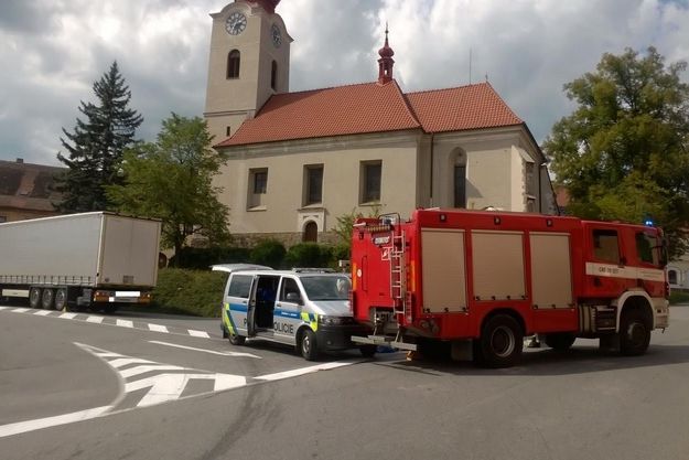 Tragickou dopravní nehodu v obci Husinec na Prachaticku nepřežil cyklista.