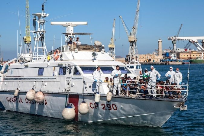 Do libyjských vod ve středu vplula první loď Comandante Borsini