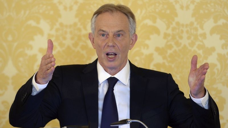 Bývalý britský premiér Tony  Blair při emotivním projevu k válce v Iráku