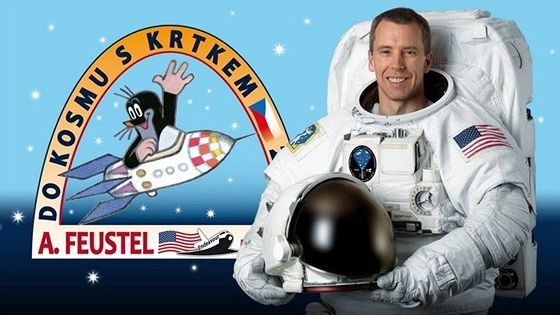 Americký astronaut Andrew Feustel s Krtečkem