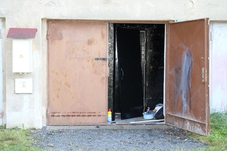 Policejní hlídka byla u garáží v části Ústí na Labem Střekov, kde byly děti nalezeny, již večer před jejich nalezením.