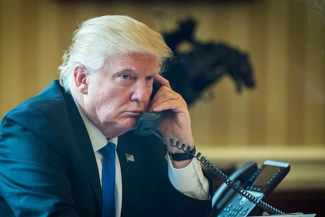 Americký prezident Donald Trump hovoří telefonicky se svým ruským protějškem Vladimirem Putinem.