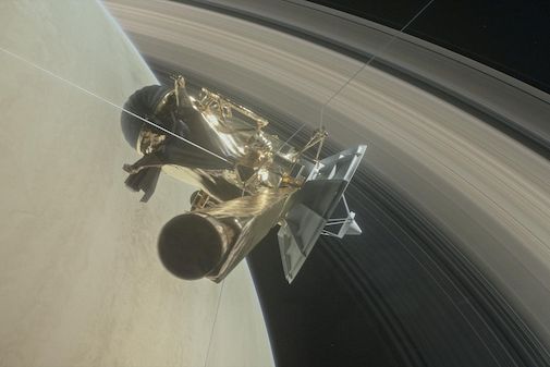 Počítačová ilustrace sondy Cassini u povrchu Saturnu