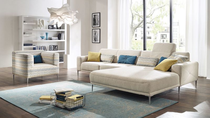 Minimalistický vzhled, a přitom komfortní prostor na sezení i relax. Ideální sedačka do obývacího pokoje, která je promyšlená do detailu, nabízí vynikající textilní potahový materiál.