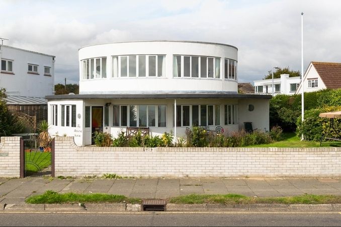 Kruhový dům je jedním z mála objektů rozsáhlého developerského projektu ze 30. let minulého století, které se podařilo realizovat.