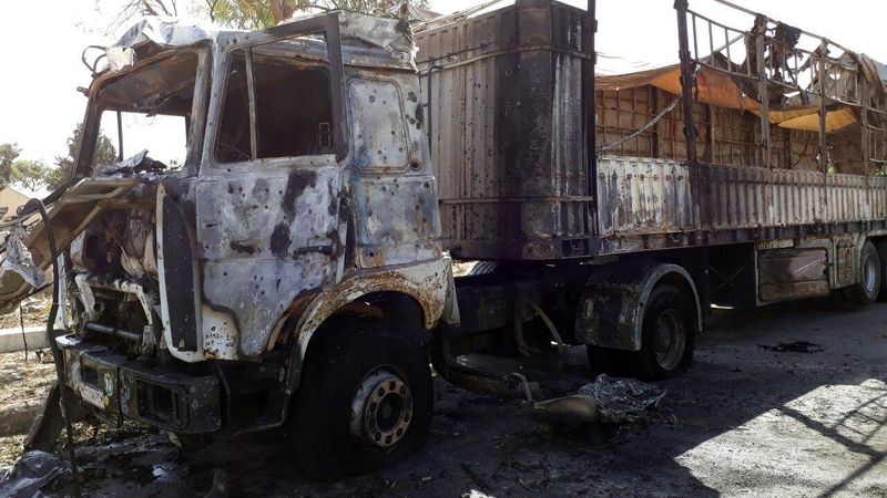 Nákladní auto zničené jedním z výbuchů v Damašku