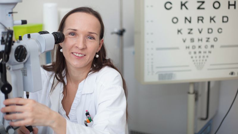 Chybí oční lékaři. Na vyšetření pacienti čekají až rok