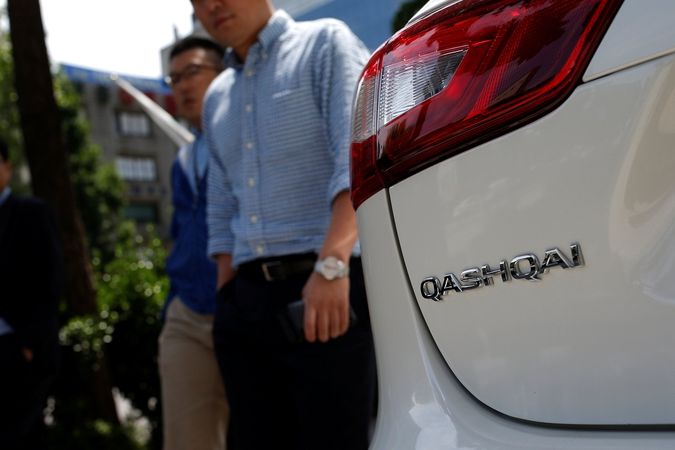 Jihokorejci míjejí vystavený Nissan Qashqai