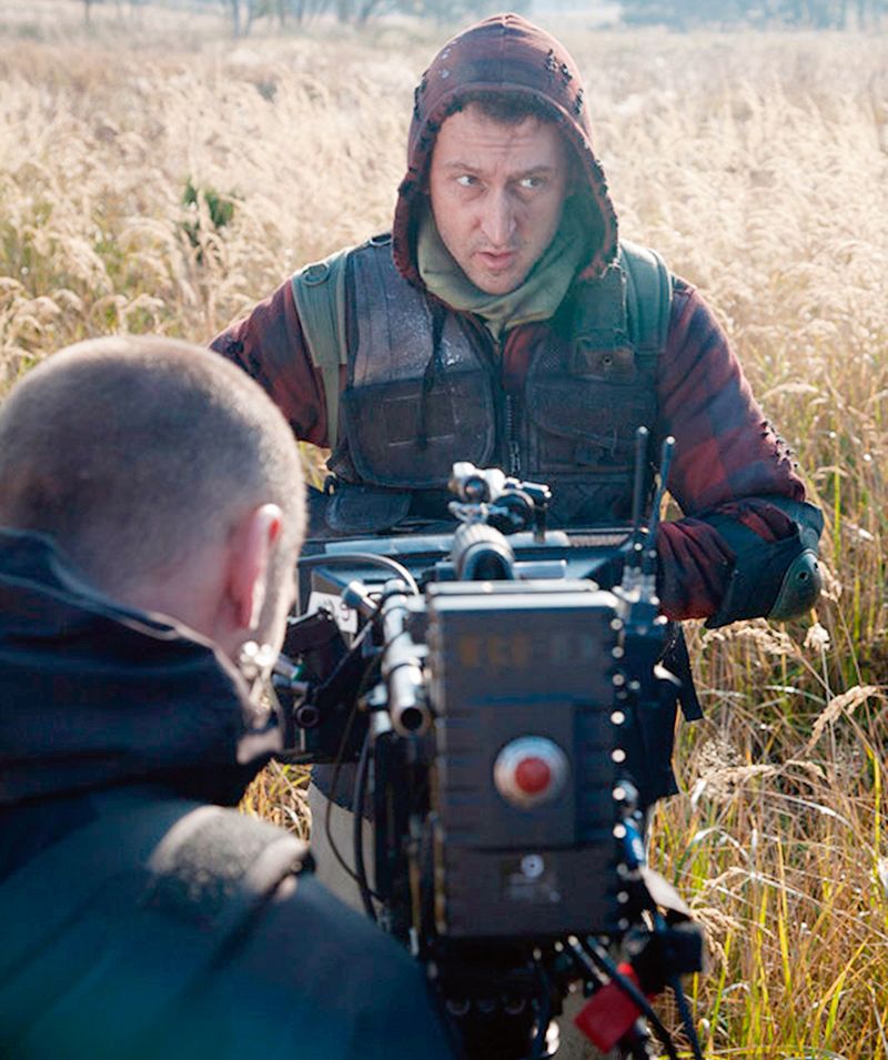 Při natáčení televizního sci-fi dramatu režiséra Víta Karase Běžci (2010).