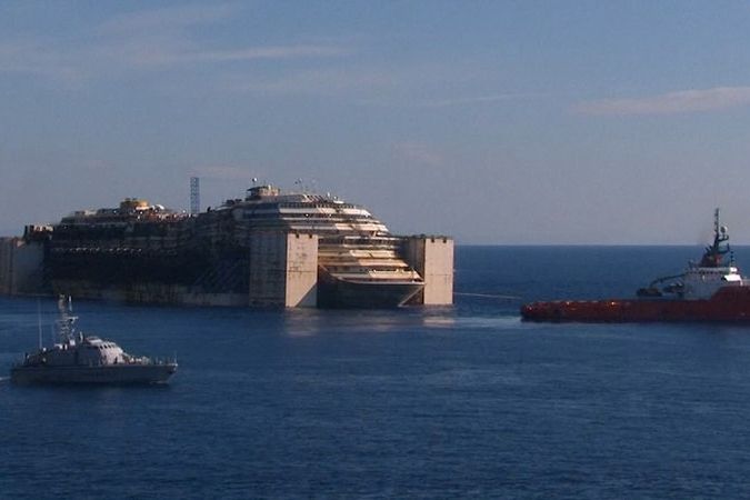 BEZ KOMENTÁŘE: Vrak lodi Costa Concordia se vydal na poslední cestu