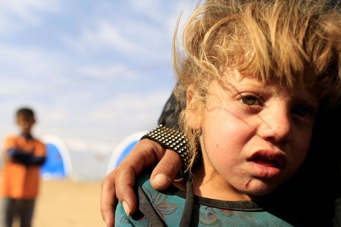 Tato dívka měl štěstí, její rodině se ze spárů Islámského státu podařilo utéct.