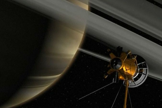 BEZ KOMENTÁŘE: Sonda Cassini se chystá na zkoumání Saturnových prstenců z rekordní blízkosti
