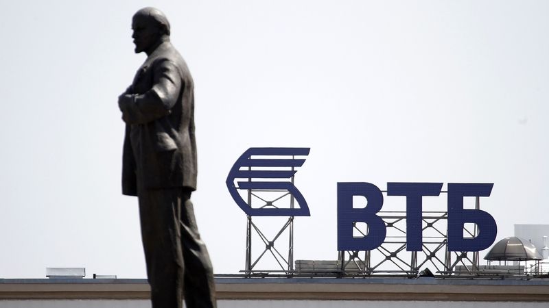 Druhá největší ruská banka VTB se chystá stáhnout z Evropy
