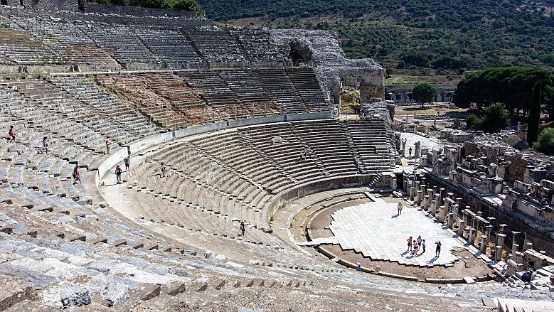 Velký amfiteátr v Efesu je největším starověkým divadlem
