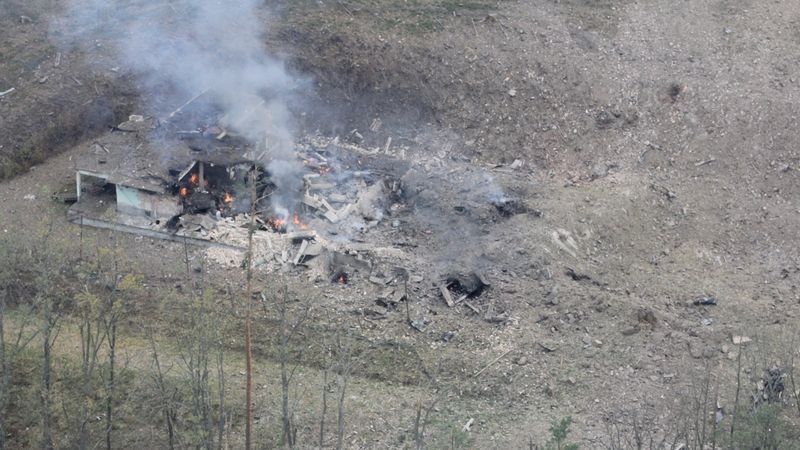 Záběry místa výbuchu z vrtulníku.
