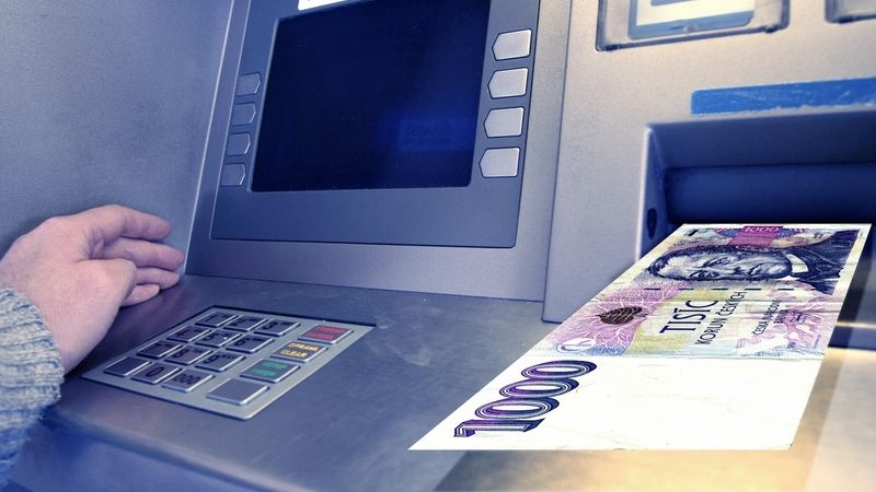 Co se stane kdyz necham peníze v bankomatu?