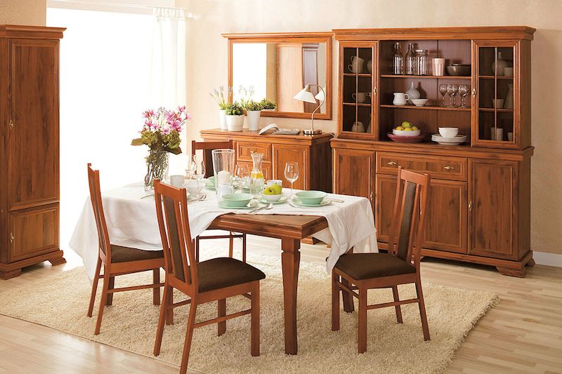 Jídelna Gladys ve francouzském stylu, jídelní stůl 160/82/90 cm, jídelní židle 42/100/41 cm, cena 22 652 Kč. 